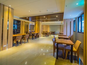 Tägliches inbegriffenes großes Frühstück