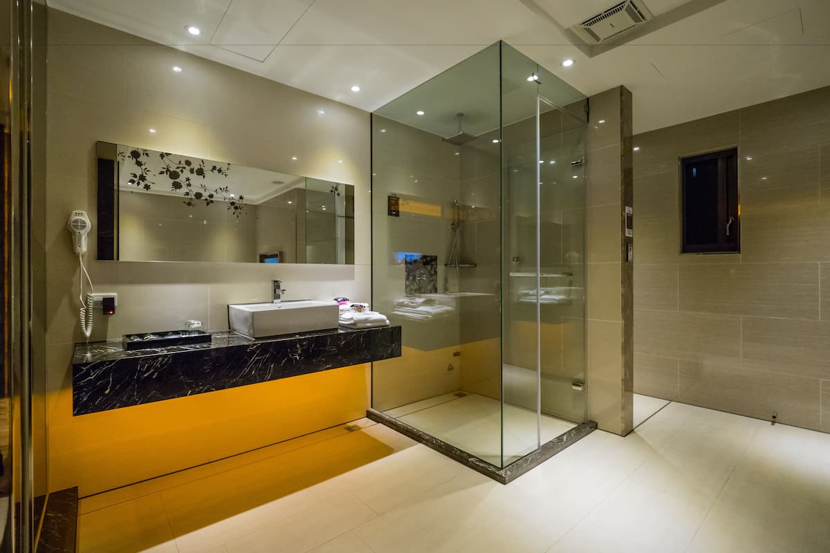 luxury double room, jetted tub | bathroom | separate bathtub and shower, jetted bath, free toiletries, hair dryer