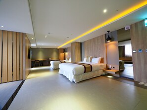 A modern hotel room with a large bed, bedside tables, a desk, and a seating area. - Wei Feng Motel (Kaohsiung)
