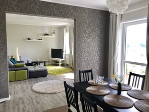 Tv, dvd-afspiller, bøger