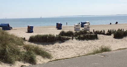 Strandnahes Ferienhaus mit Terrassenüberdachung; Glasfaser; Garten; Pp am Haus