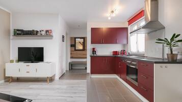 KĂŒhlschrank, Mikrowelle, Ofen, Herdplatte