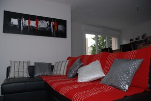 Téléviseur connecté, jeux vidéo, lecteur de DVD, livres