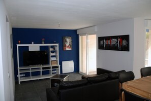 Smart TV, video games, DVD player, books