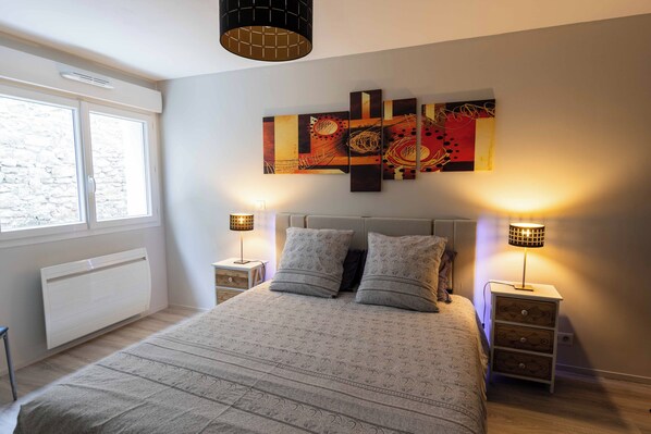 2 chambres, système d’insonorisation, fer et planche à repasser