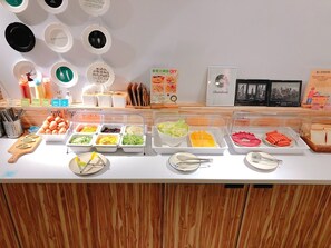 Breakfast buffet - Flyinn Hostel (Kaohsiung)