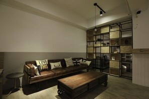 Lobby - Flyinn Hostel (Kaohsiung)