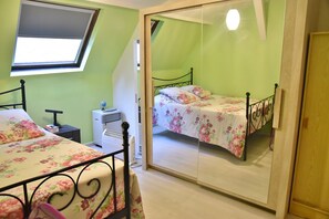 Classic Double Room (Tristan) | 1 bedroom, desk, iron/ironing board, free WiFi