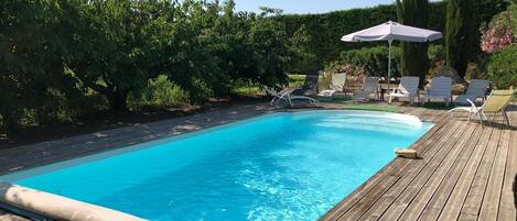 حمّام سباحة خارجي