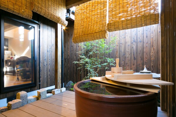Deep-soaking bathtub - Kyotoya Tsuki no Yu KUKAI (Kyoto)