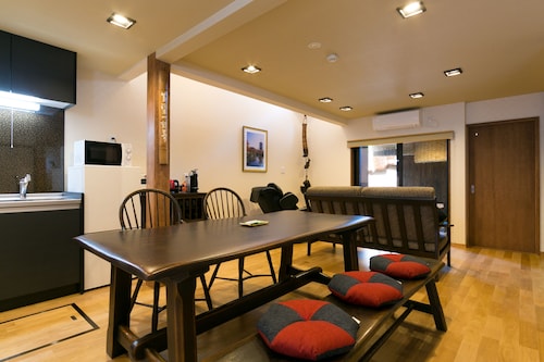 客室内のダイニングエリア