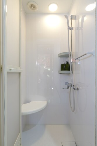 バスルームのシャワー