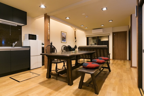 客室内のダイニングエリア