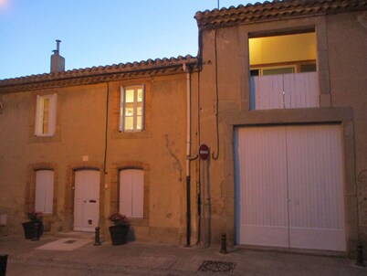 THE 39-1: AT THE FOOT OF THE CITY, GARAGE, WIFI