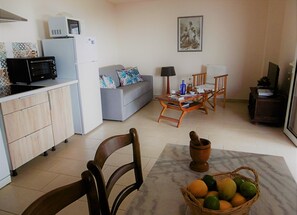 Smart TV, books - 2-room garden apartment with view of the Caribbean Sea (Les Anses d'Arlet)