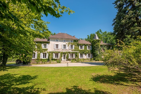 Exterior. Château des Ayes *** lodging wedding seminar restaurant