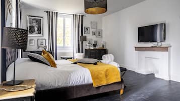 7 bedrooms, iron/ironing board, free WiFi, bed sheets