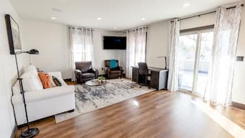 Smart TV, fireplace, stereo