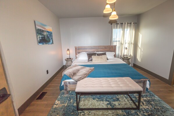 3 chambres, fer et planche à repasser, lit de bébé portatif