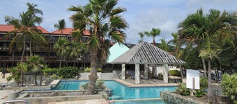 Luxury Oceanfront - one step to Sapphire Beach🐠🐠🐠