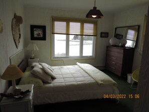 4 bedrooms, desk, iron/ironing board, free WiFi