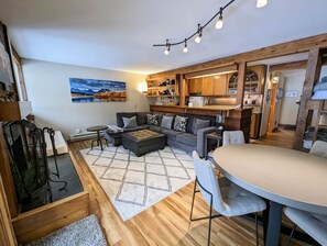Smart TV, fireplace, books - Aspens-Spectacular mountain condo in great location! (Moose Wilson Road)