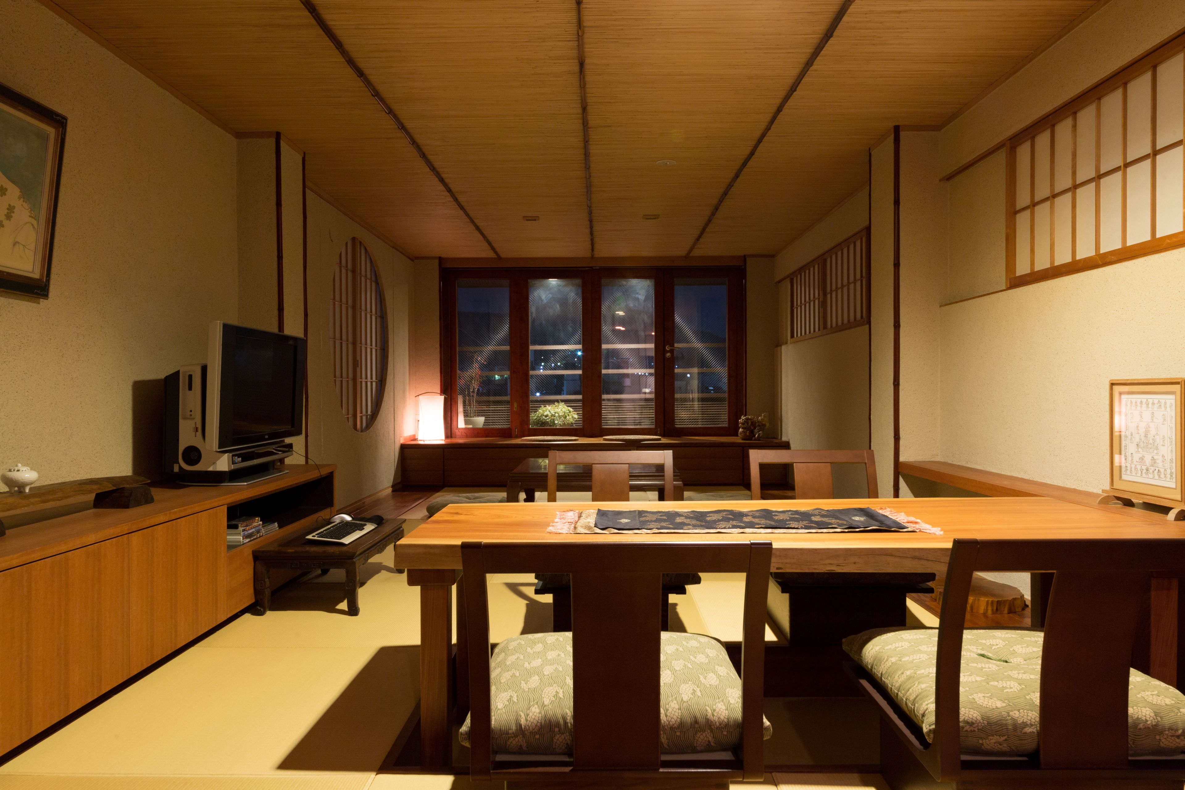 Flatskjerm-TV og DVD-spiller