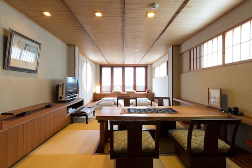 客室内のダイニングエリア