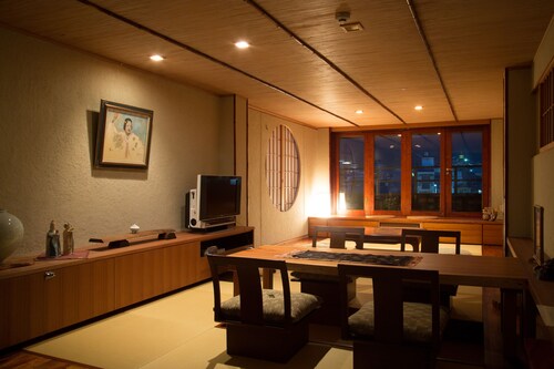客室内のダイニングエリア