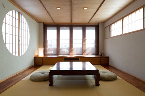 客室内のダイニングエリア