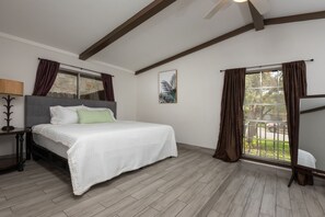 4 makuuhuonetta, silitysrauta/-lauta, ilmainen Wi-Fi, vuodevaatteet