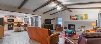  Private Pool Single Level 4BR 5 Beds 1 KING Tile Throughout