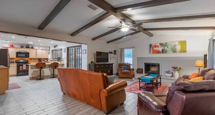 Do nOt ClIcK Private Pool Stocked Kitchen 4BR 5 Beds 1 KING Tile Throughout