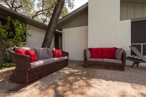 Terrace/patio - Do nOt ClIcK Private Pool Stocked Kitchen 4BR 5 Beds 1 KING Tile Throughout (San Antonio)