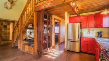 冰箱、微波炉、烤箱、炉灶