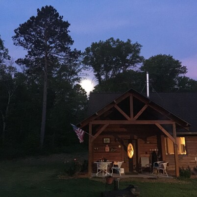 TWO BEATIFUL CABINS  IN THE HEART OF RECREATION: