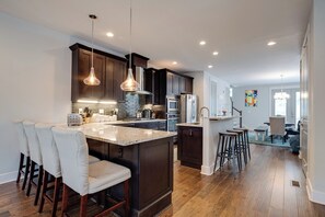 Fridge, microwave, oven, stovetop - Large Luxury Home 2mi to Broadway-Backyard-Outdoor Dining-Firepit & Free Parking (Nashville)