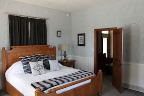 1 slaapkamer, een strijkplank/strijkijzer, gratis wifi, beddengoed
