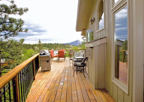 Elegant Single Story House, near Downtown, RMNP, Fall River Getaway, Estes Park CO