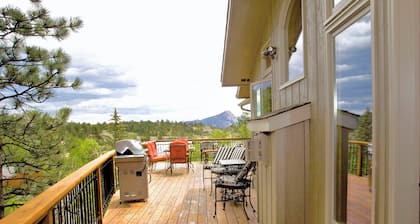 Elegant Single Story House, near Downtown, RMNP, Fall River Getaway, Estes Park CO