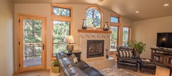 Elegant Single Story House, near Downtown, RMNP, Fall River Getaway, Estes Park CO