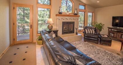 Elegant Single Story House, near Downtown, RMNP, Fall River Getaway, Estes Park CO