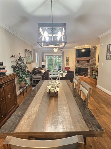 Beautiful Downtown Gatlinburg Smokey mountain condo 