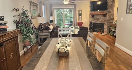 Beautiful Downtown Gatlinburg Smokey mountain condo