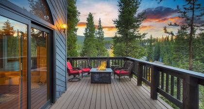 Spacious 3-Story Breck Mountain Home - Pet-Friendly, Peak 10 Views & Hot Tub