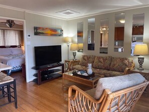 Smart-tv, boeken en een stereo