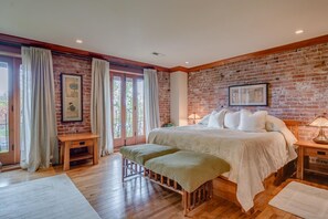 2 Schlafzimmer, Schreibtisch, Bügeleisen/Bügelbrett, WLAN