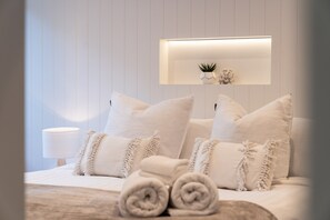 Deluxe Apartment | Egyptian cotton sheets, premium bedding, individually decorated - Stay Mission Bay (Auckland)
