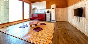 ํ์ฐ์ค (56 sqm.) | ๊ฑฐ์ค ๊ณต๊ฐ | ํ๋ฉด TV