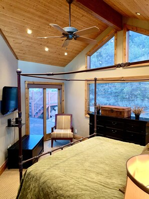 6 bedrooms, desk, iron/ironing board, free WiFi